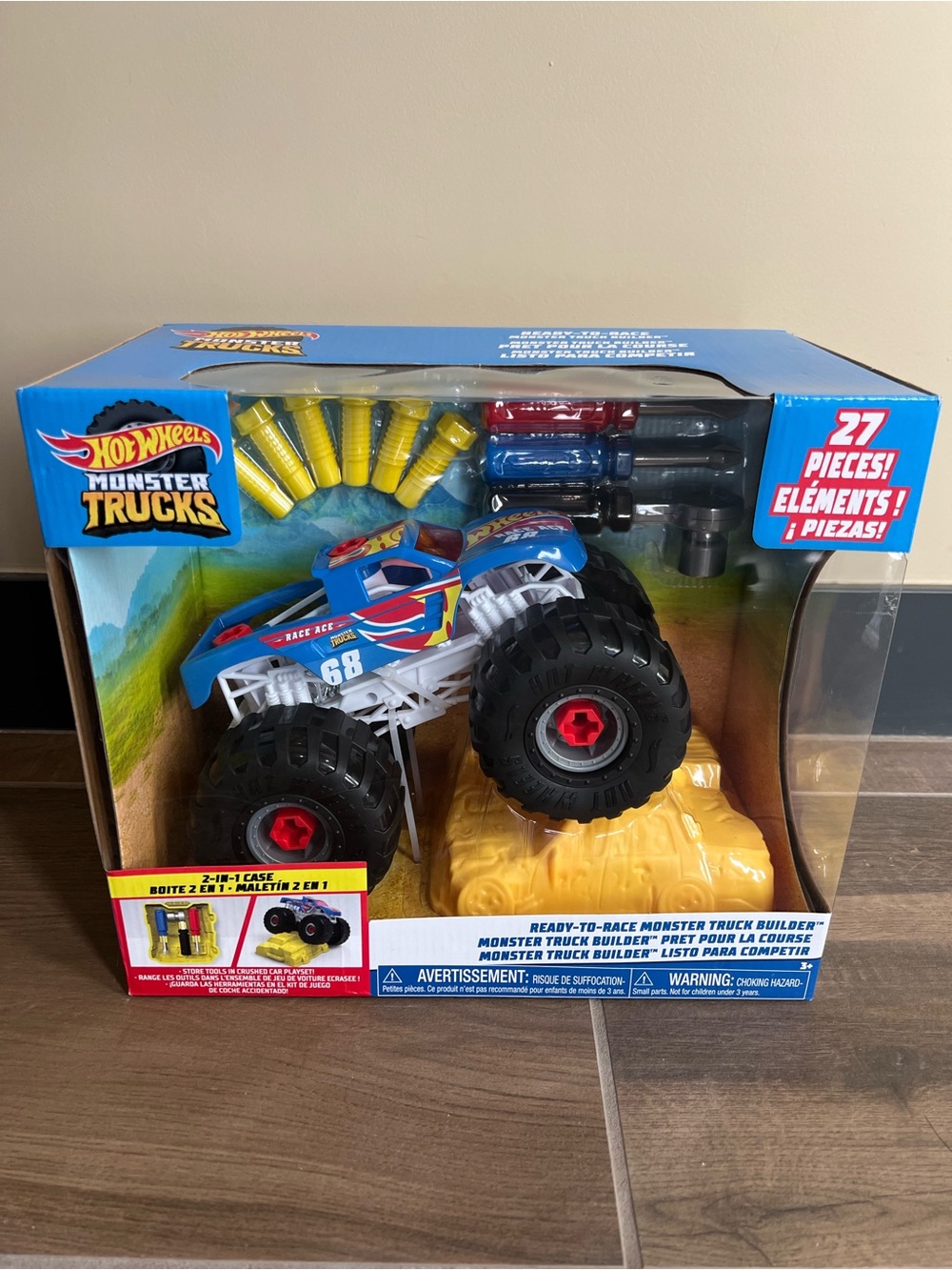 Hot Wheels Monster Trucks Ready-to-Race Monster Truck 27-piece toy set. NIB $30